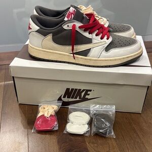Jordan 1 low Travis scoot reversed moka